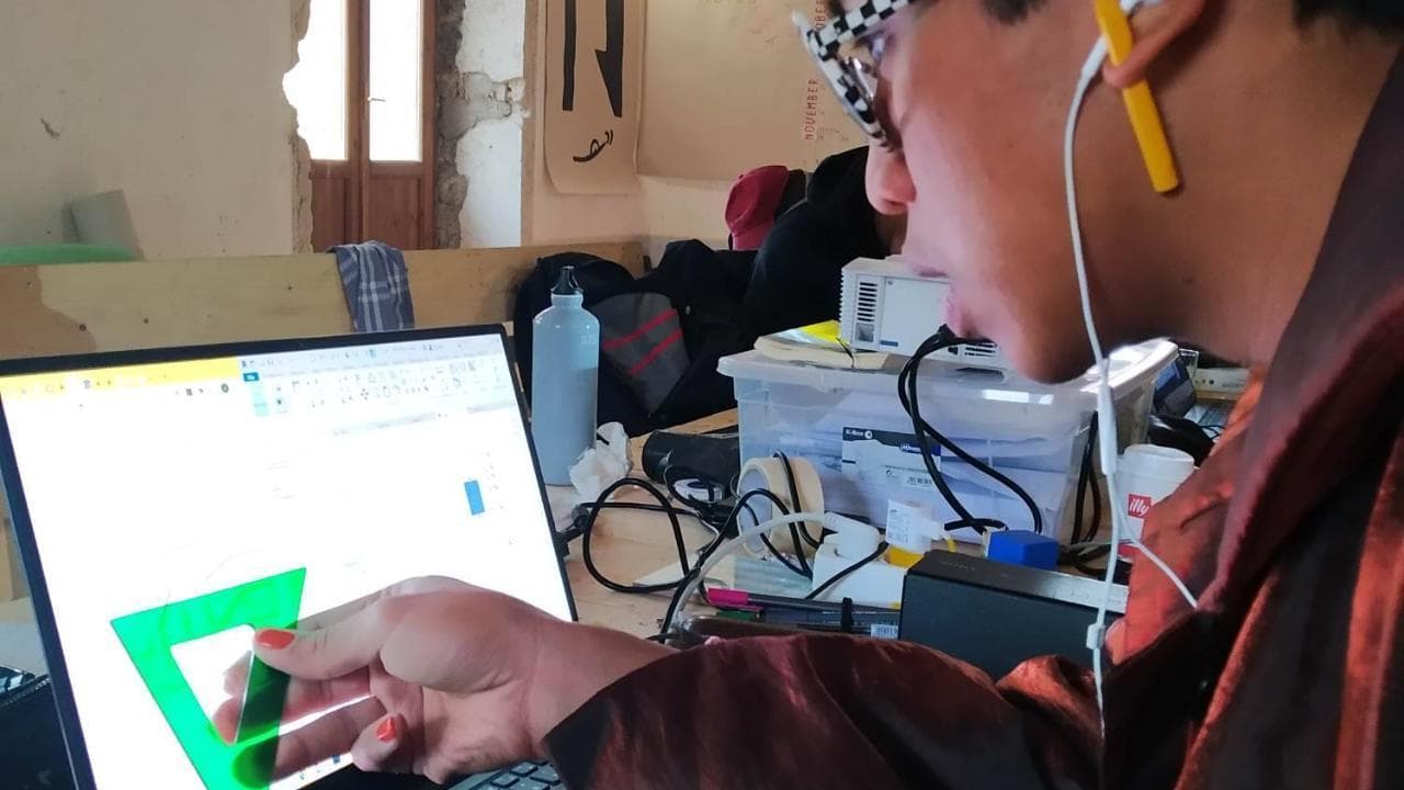 Da Londra a Belmonte Calabro: il college è chiuso per covid, studenti inglesi fanno smart learning in Italia