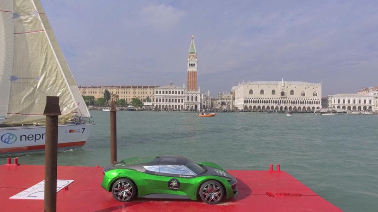 Venezia, il super Suv elettico GFG Style Vision diventa una boa