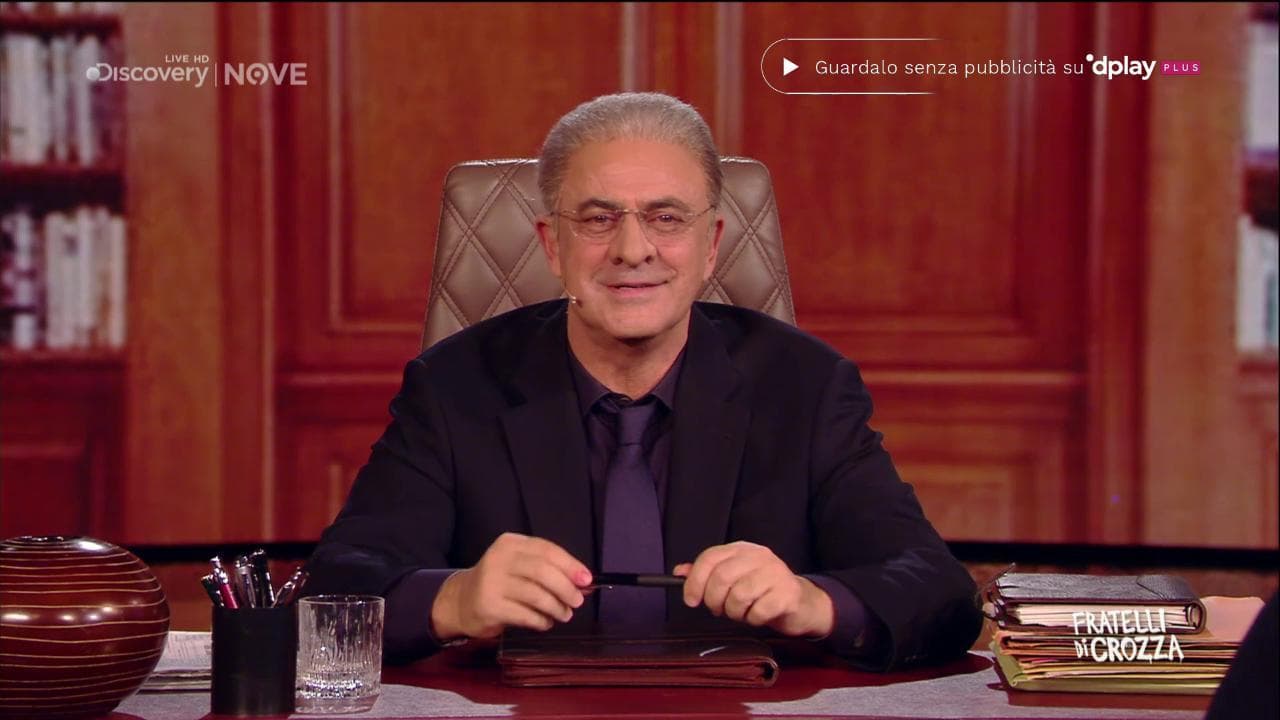 Crozza-De Luca e il coprifuoco ad Halloween: "Vi vestite da scheletri? Io vi ci faccio diventare"