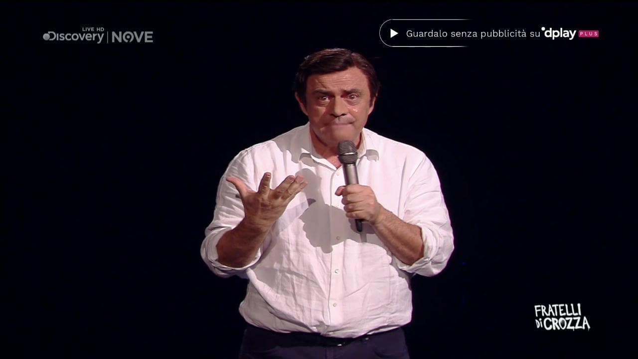 Crozza diventa Carlo Calenda: "Le buche di Roma? Basta abbassare l'asfalto intorno"