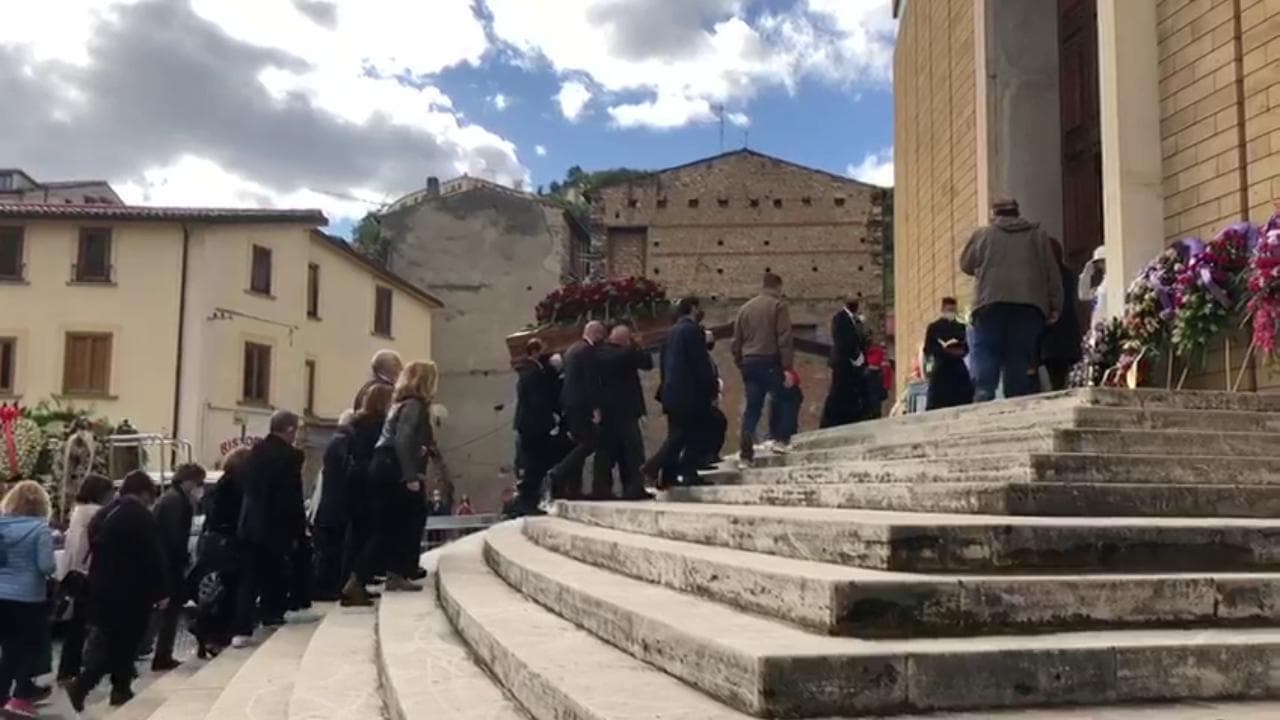 Cosenza, l'applauso dei cittadini al funerale di Jole Santelli