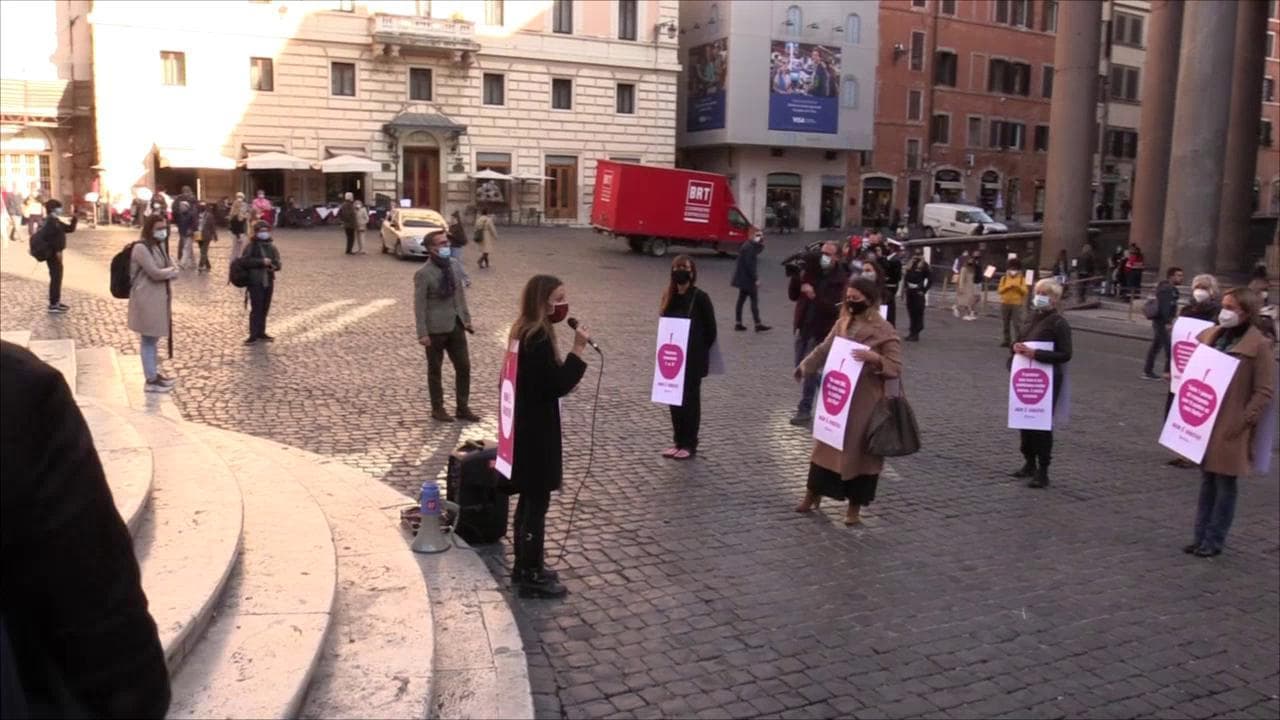 Recovery Fund -  Le attiviste del "Giusto mezzo" in piazza a Roma: "Metà delle risorse in asili, lavoro e welfare"