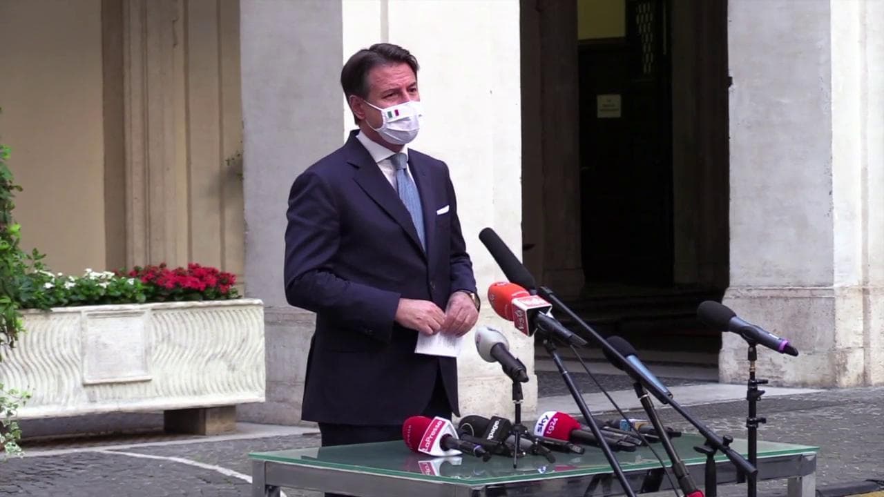 Dpcm, Conte: "Non manderemo polizia nelle case, ma servono comportamenti corretti per evitare lockdown"
