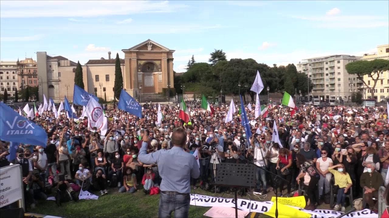 Roma, il peggio dei No Mask: il videoracconto della manifestazione