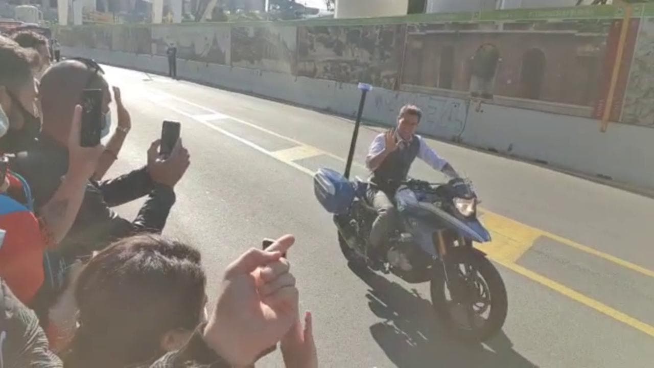 Mission Impossible, Tom Cruise in passerella sui Fori Imperiali. I romani: "Ragazzi, che spettacolo"