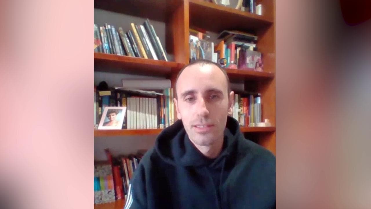 'Scheletri', Zerocalcare: "Quando trovai un dito tra il tergicristallo della mia automobile"