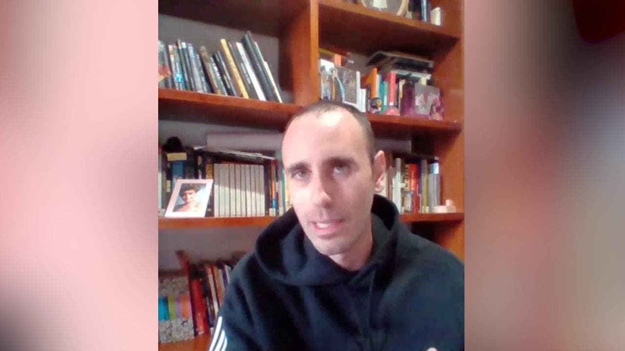 Zerocalcare, il mistero del dito trovato davanti al portone di casa