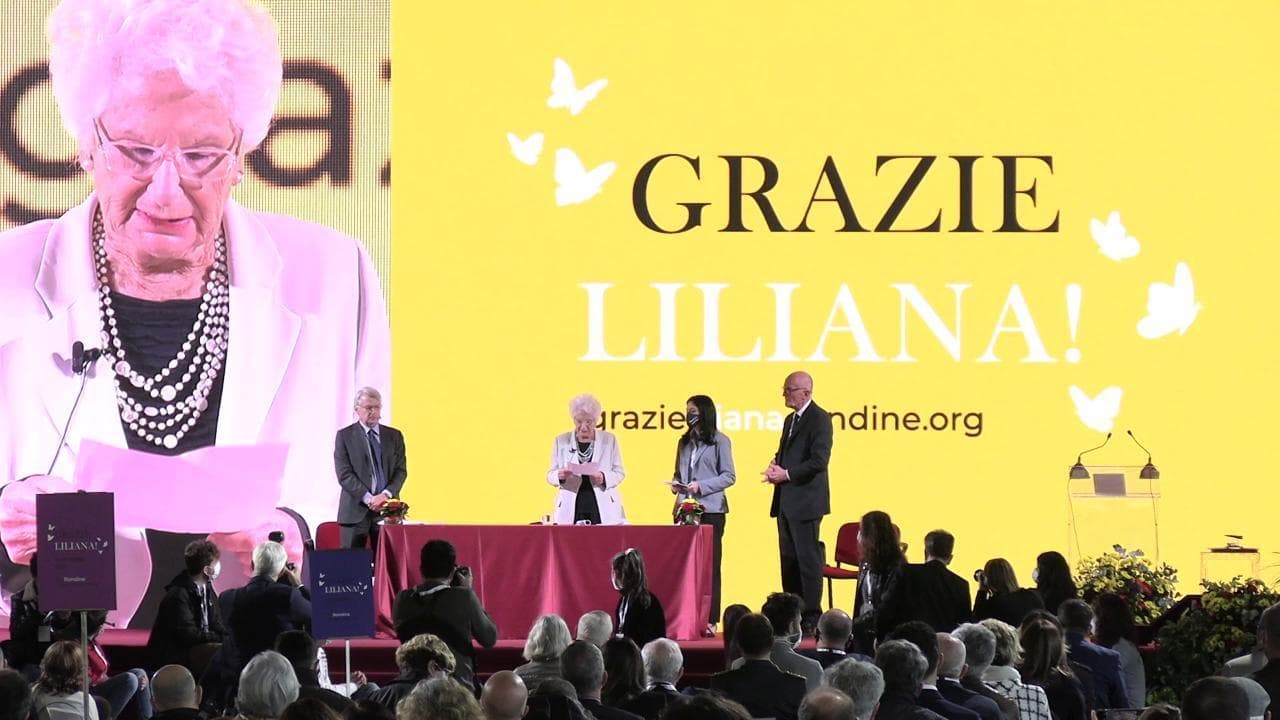 Liliana Segre, nell'ultima testimonianza davanti agli studenti: "A voi vengono affidati i valori della Costituzione". Il videoracconto