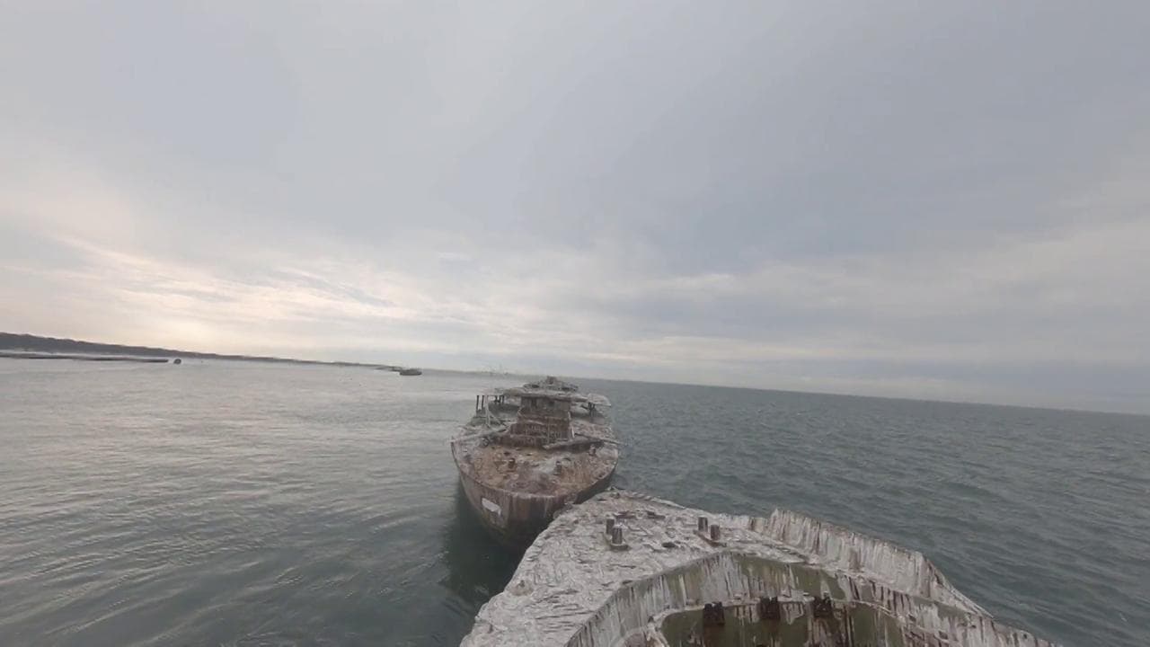 Usa, nell'oceano ci sono delle "navi fantasma": un pilota di droni è riuscito a filmarle