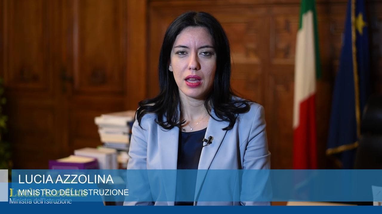 Scuola, l'appello di Telefono Azzurro: "Va mantenuta aperta a ogni costo"; Azzolina: "Protocolli stanno funzionando"