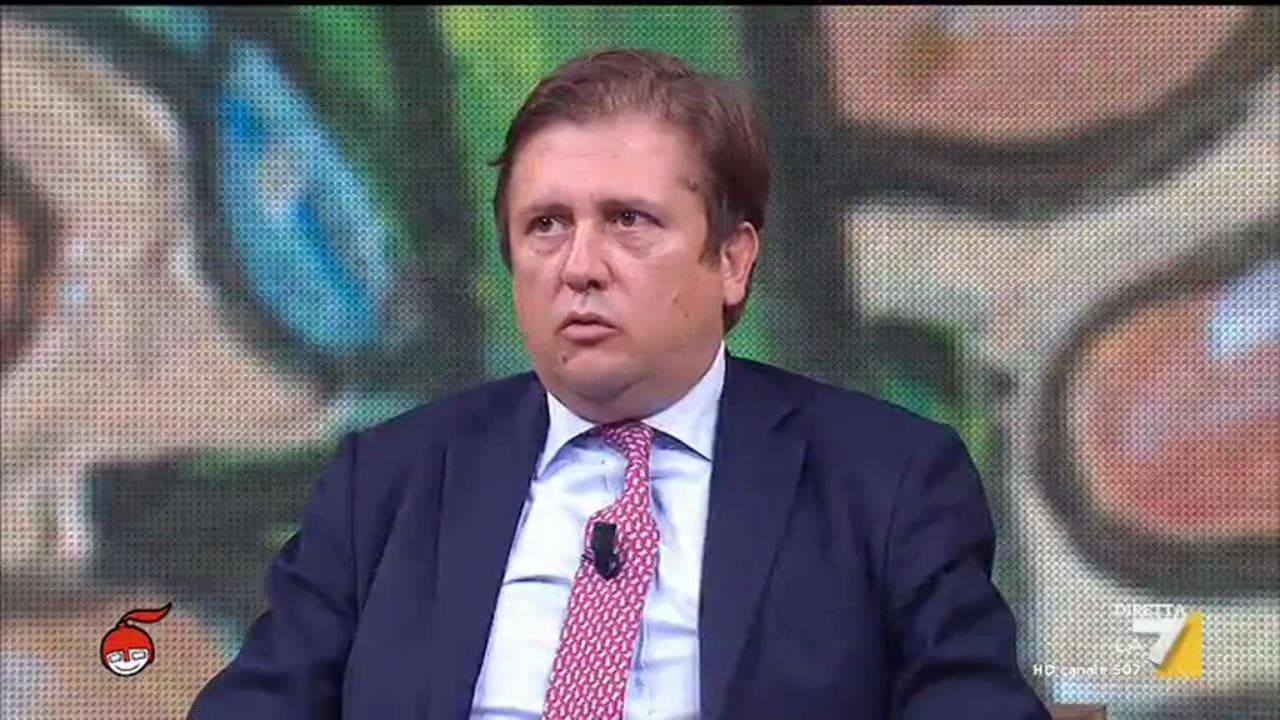 Coronavirus, il viceministro Sileri su mascherina: "Obbligo di portarla con sé, se incontrerai qualcuno all'aperto dovrai metterla"