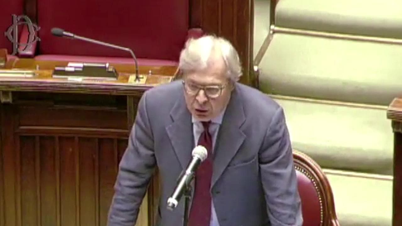 Coronavirus, Sgarbi alla Camera: "Il confinamento degli asintomatici è fascismo"
