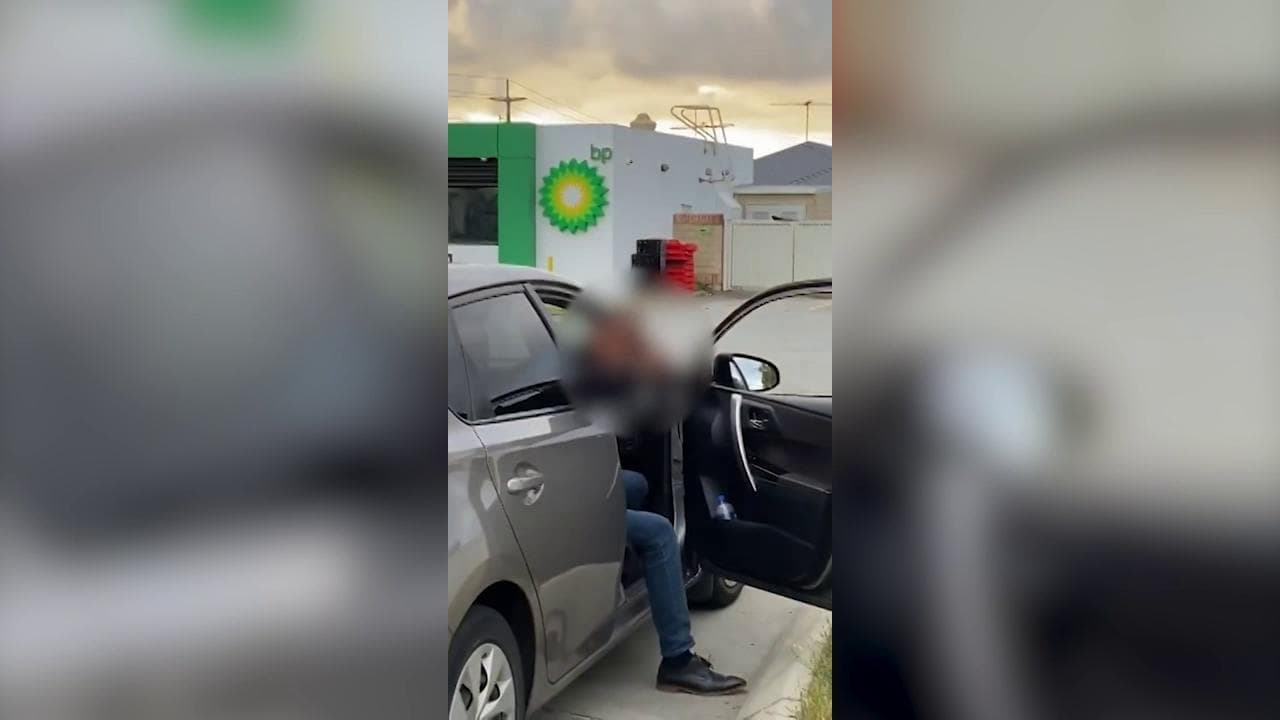 Australia, un autista rifiuta una coppia gay: uno dei passeggeri lo riprende e denuncia
