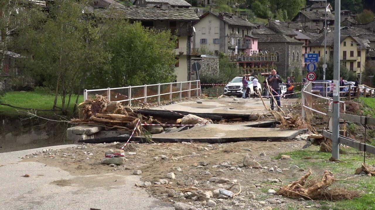 Maltempo, il sindaco di Piedicavallo: "Fuori uso cinque ponti su sei"