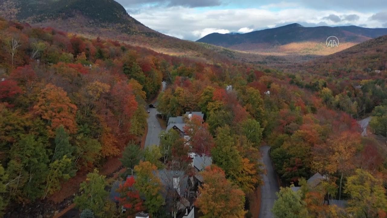 New Hampshire, il drone cattura la magia dell'autunno: in volo sui boschi colorati dal foliage
