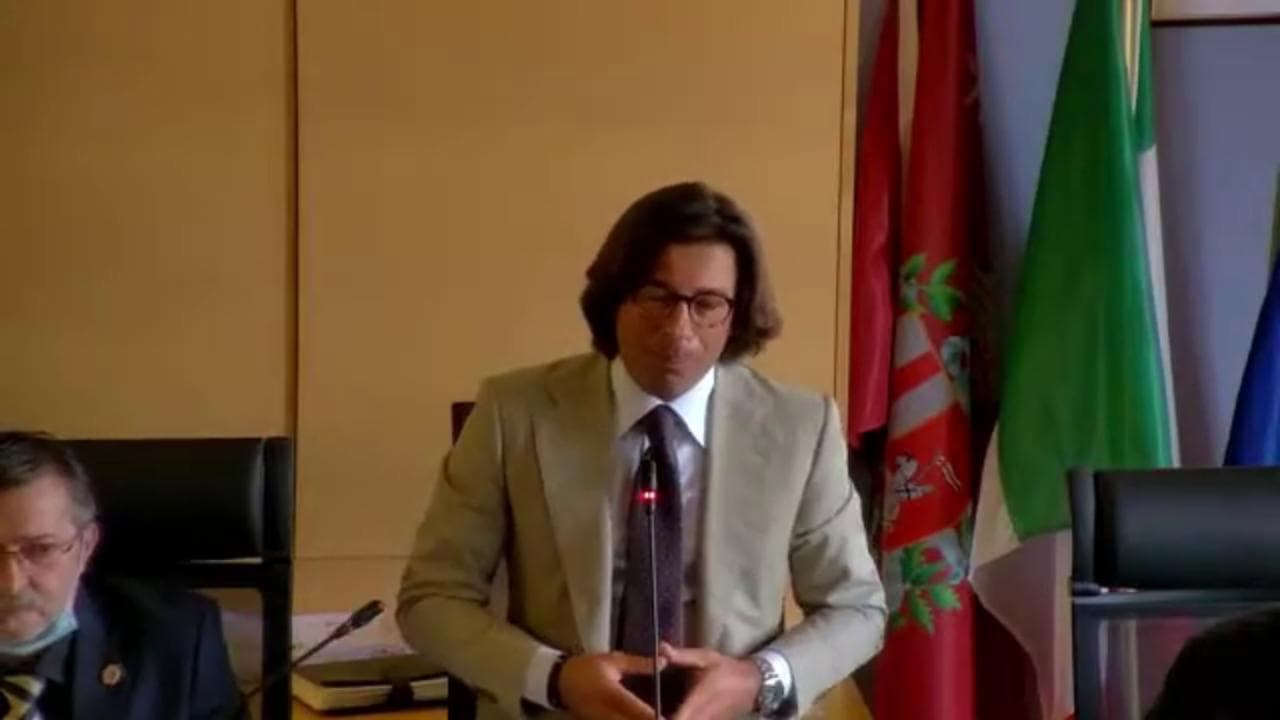 Spoleto, lo sfogo del consigliere leghista in consiglio comunale: "Basta deridere i miei capelli"