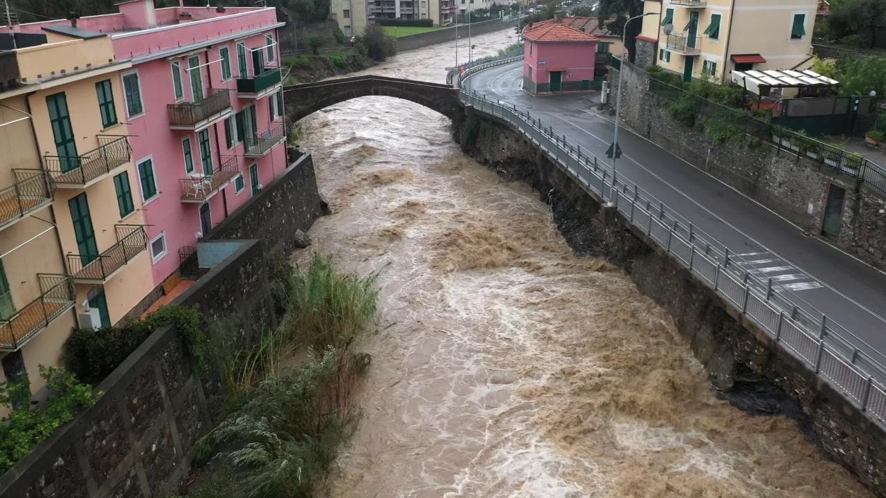 Maltempo in Liguria, il torrente Petronio fa paura: le immagini dal drone