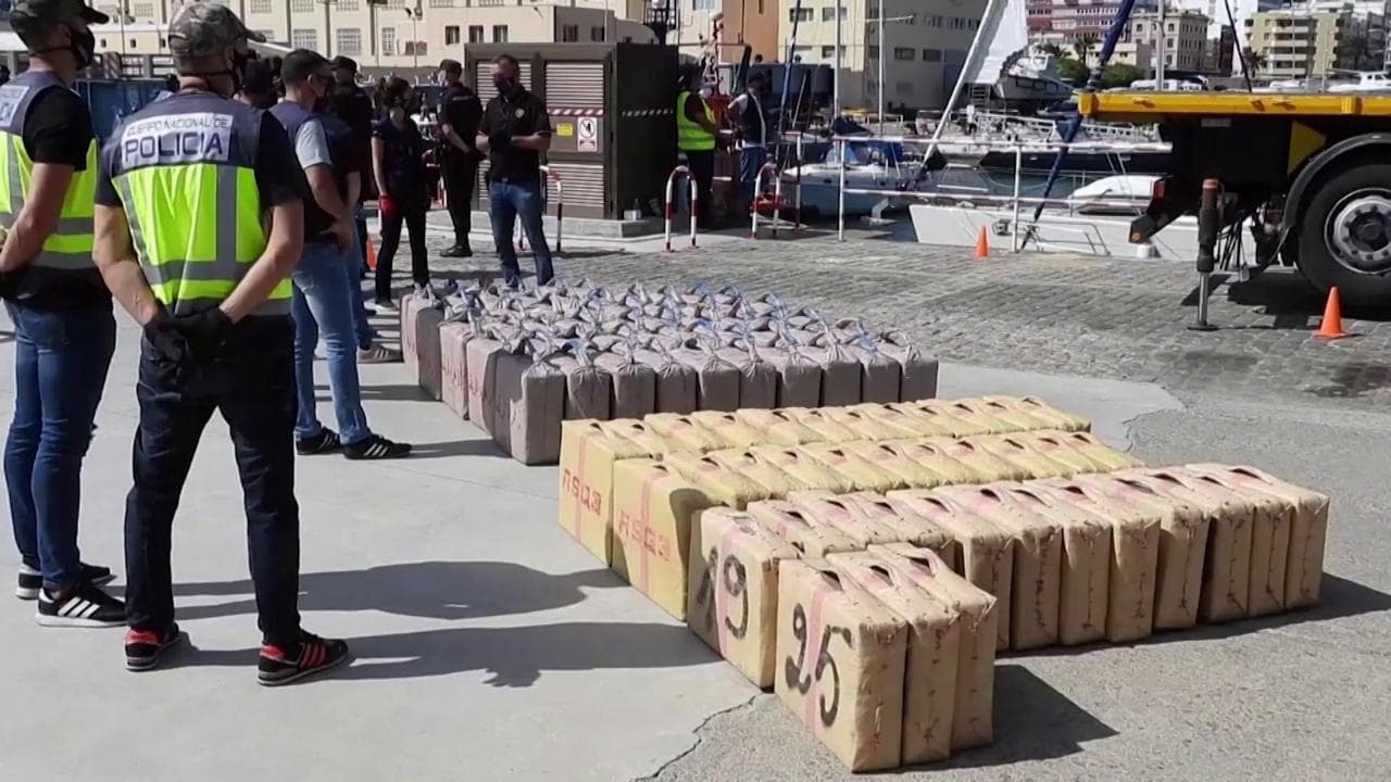 Canarie, 30 tonnellate di hashish a bordo, il più ingente sequestro mai fatto in Spagna