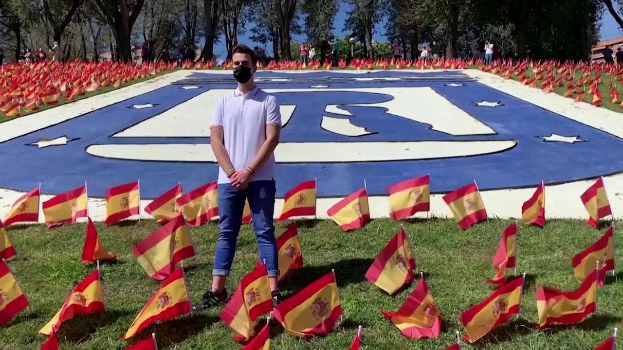 Coronavirus, a Madrid oltre 50 mila bandiere in memoria delle vittime