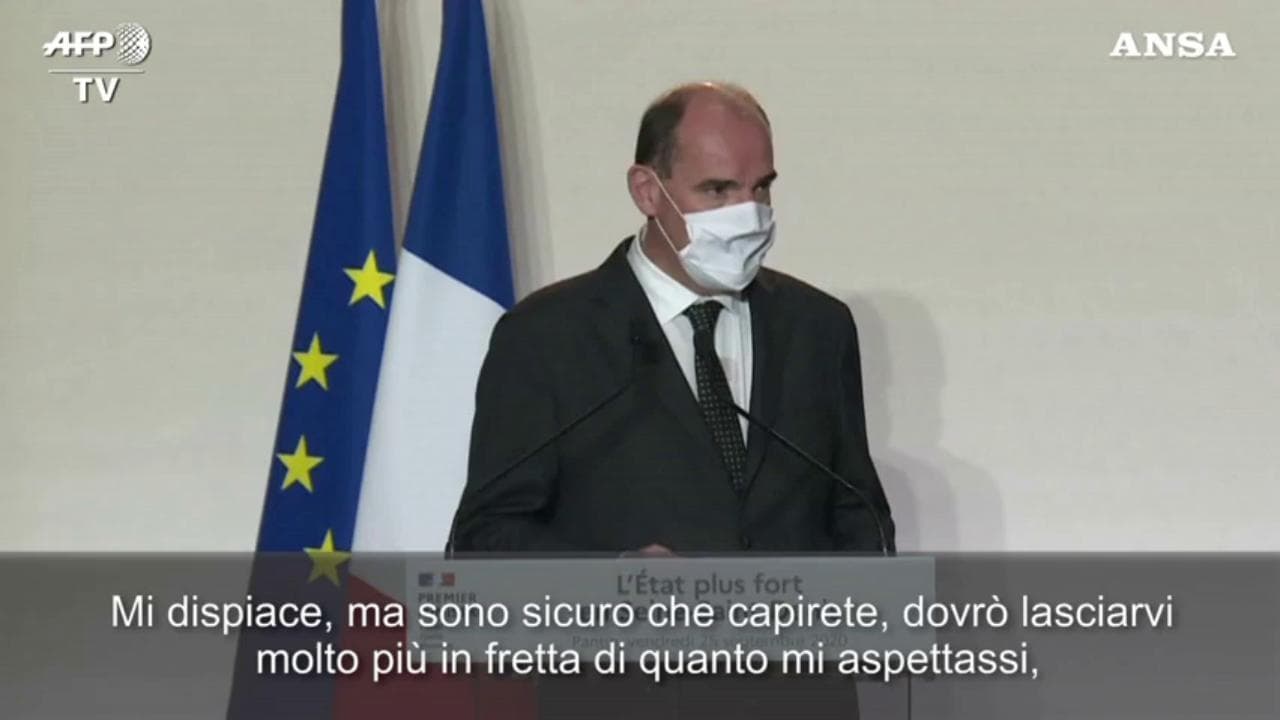 Attacco a Parigi, il premier Castex interrompe la conferenza stampa: "Devo lasciarvi"
