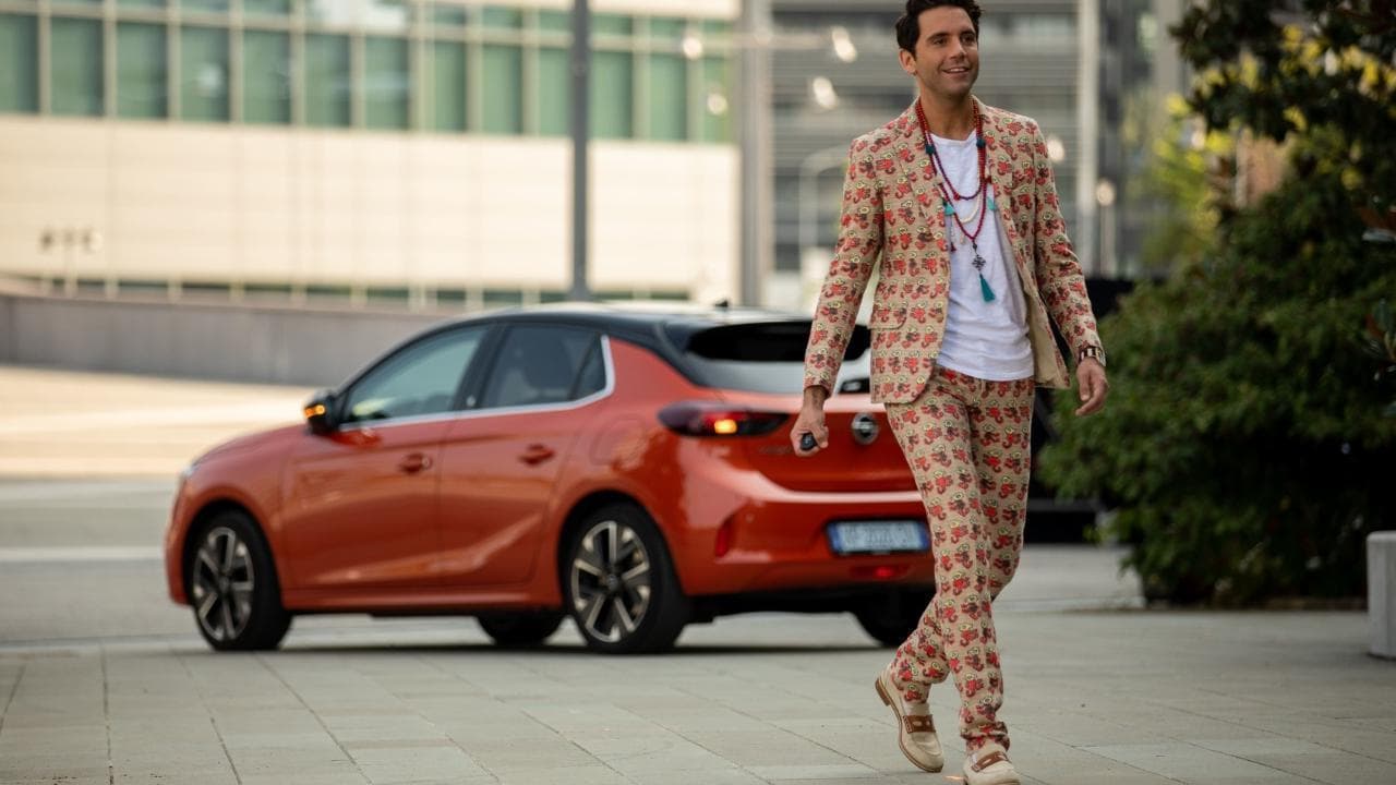 Mika sposa la causa delle auto elettriche