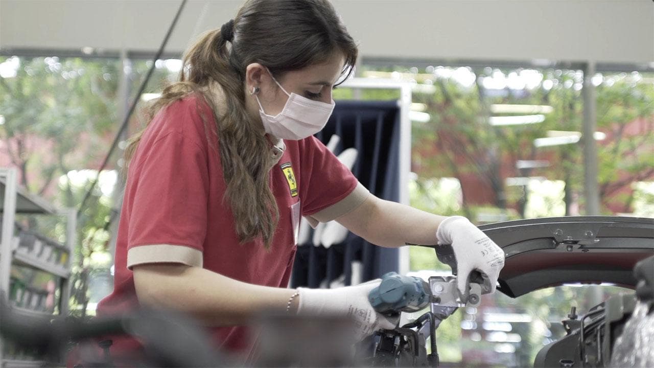 A Maranello, tra le donne della Ferrari: "Il mondo dei motori non è solo per uomini"