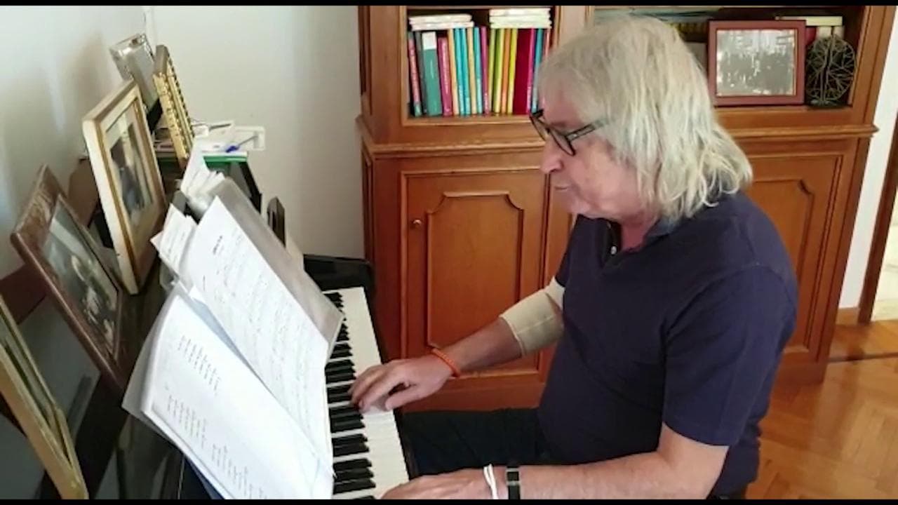 Enrico Vanzina al piano: "Ecco la musica di Lockdown scritta con Umberto Smaila"