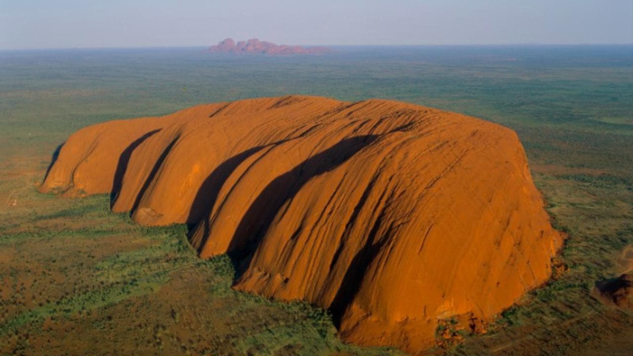 L'Australia chiede a Google di rispettare il monte Uluru sacro per gli aborigeni: "Via tutte le immagini da Maps"