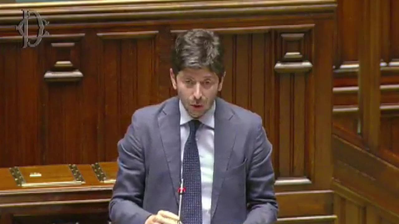 Covid, Speranza: "100mila tamponi al giorno, ma li aumenteremo"