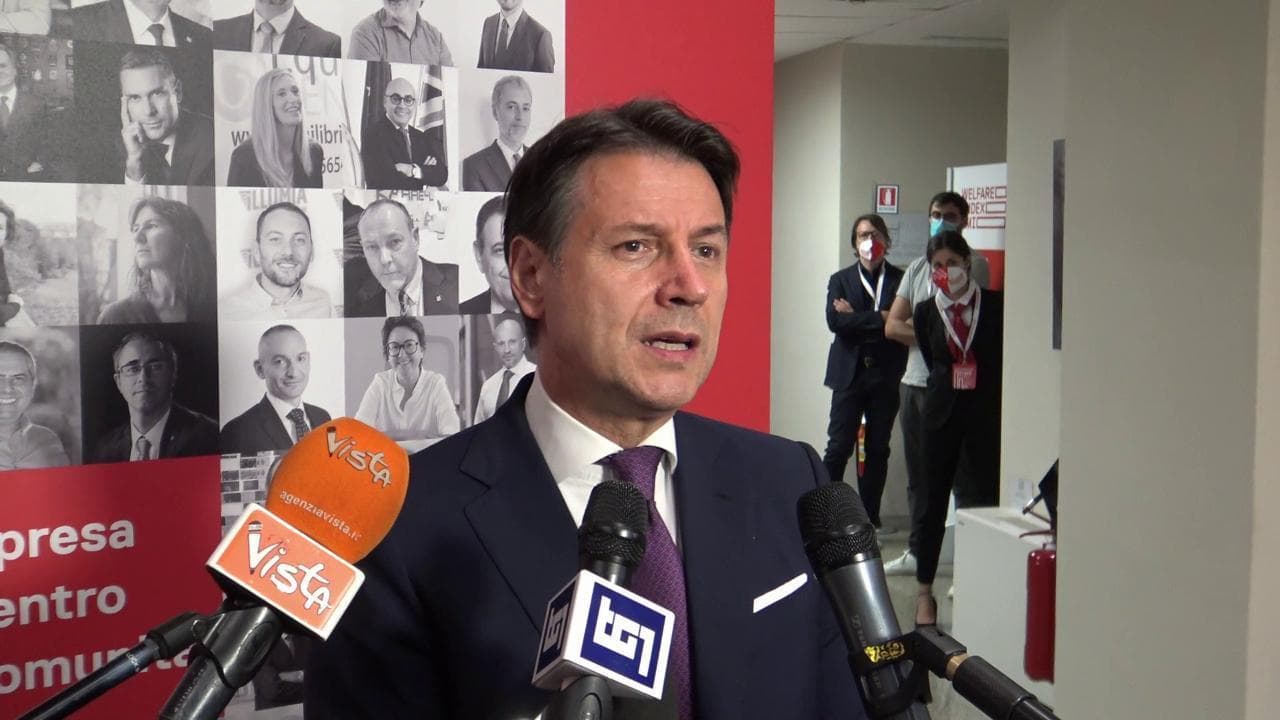 Governo, Conte: "Flop M5s? Possono consolarsi con referendum"