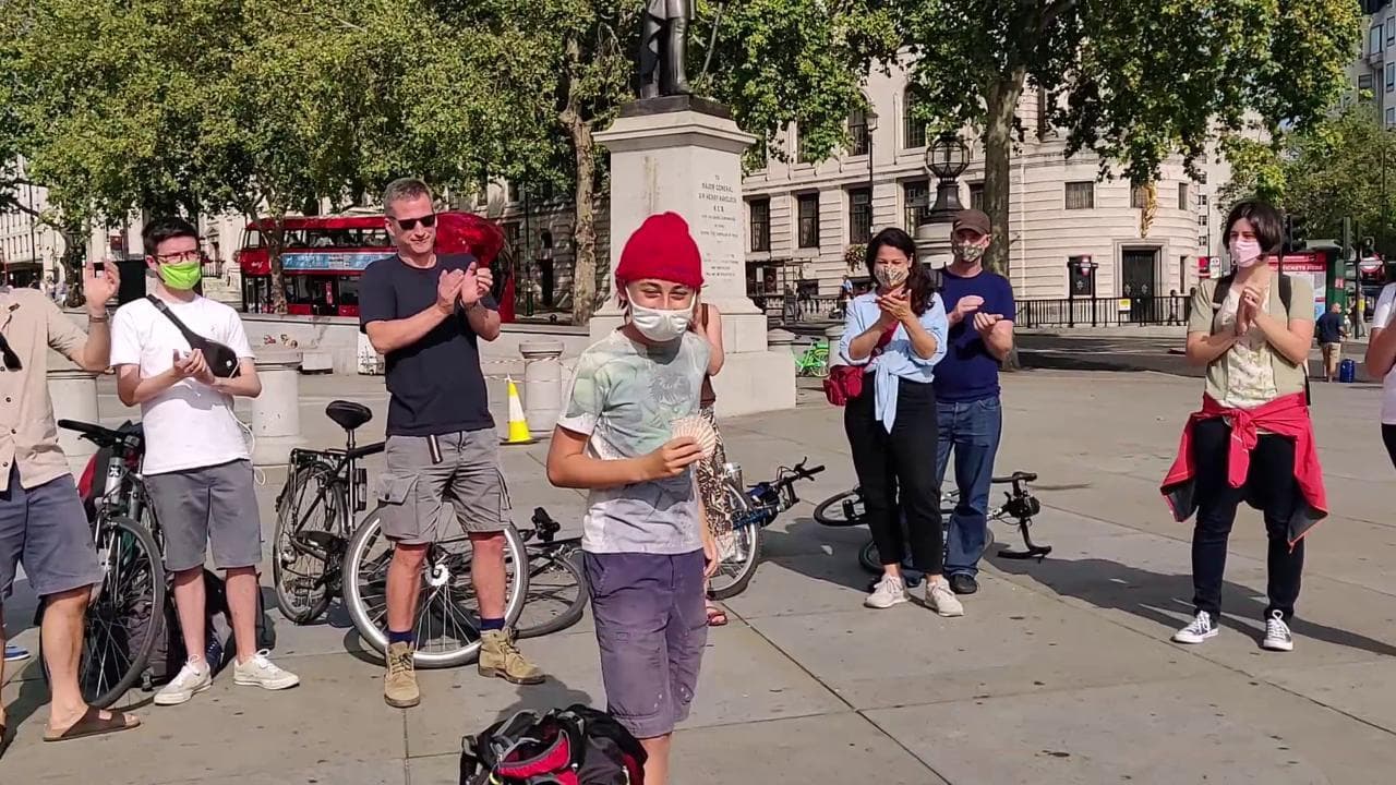 Coronavirus, a piedi da Palermo a Londra per rivedere la nonna. L'impresa di Romeo, 10 anni