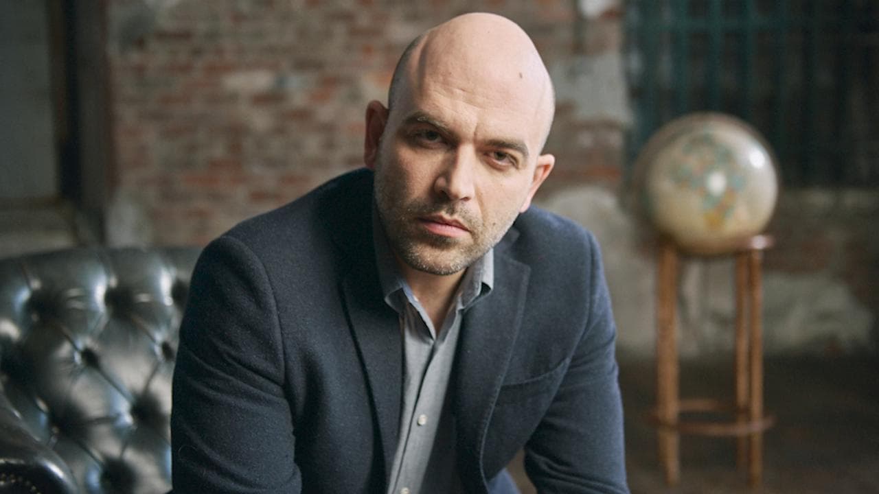 "Le mani sul mondo", un estratto dal podcast di Roberto Saviano: "4 colpi alla nuca"