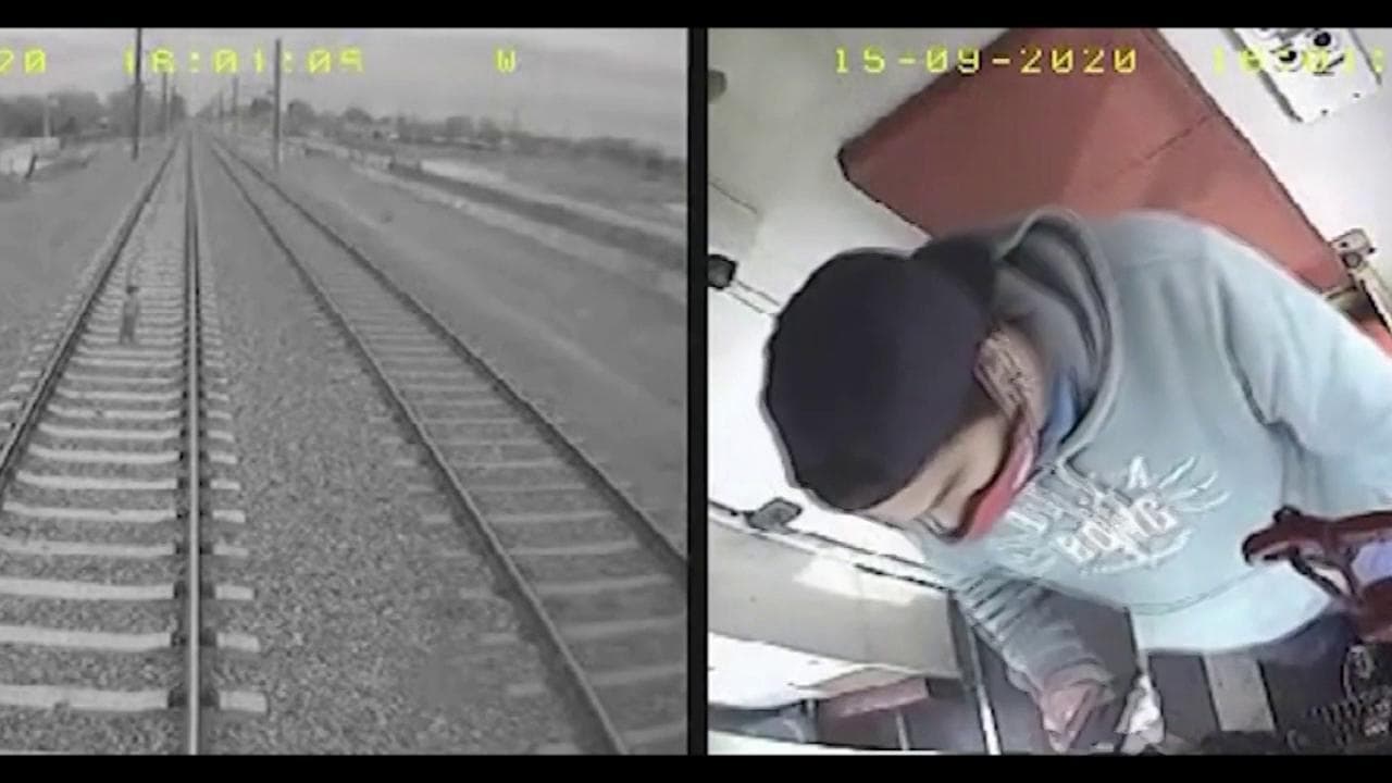 Argentina, bimbo di tre anni lungo i binari del treno: il macchinista lo salva