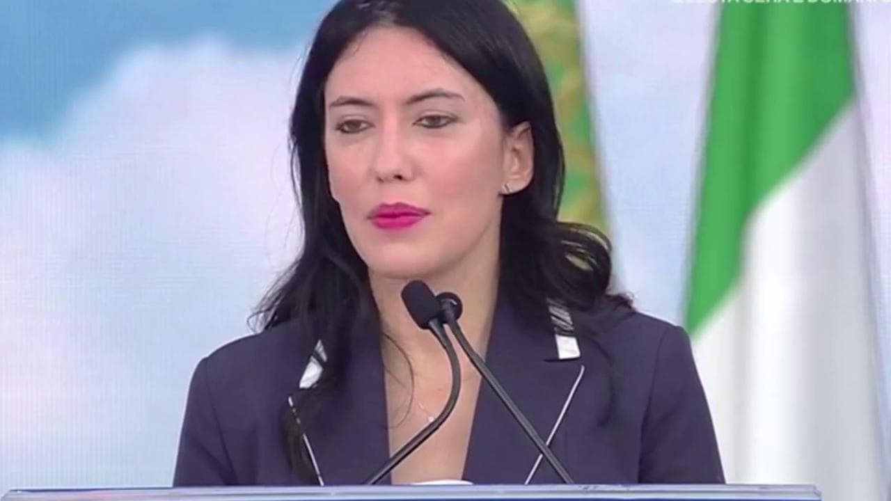 Scuola, Azzolina commossa a Vo' Euganeo: "Facciamo tutti il tifo per la ripresa"