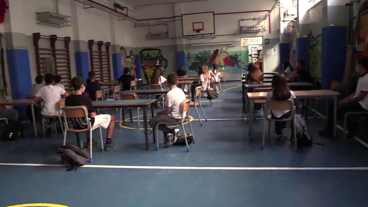 Scuola, caccia agli spazi: lezioni anche in palestra e in parrocchia