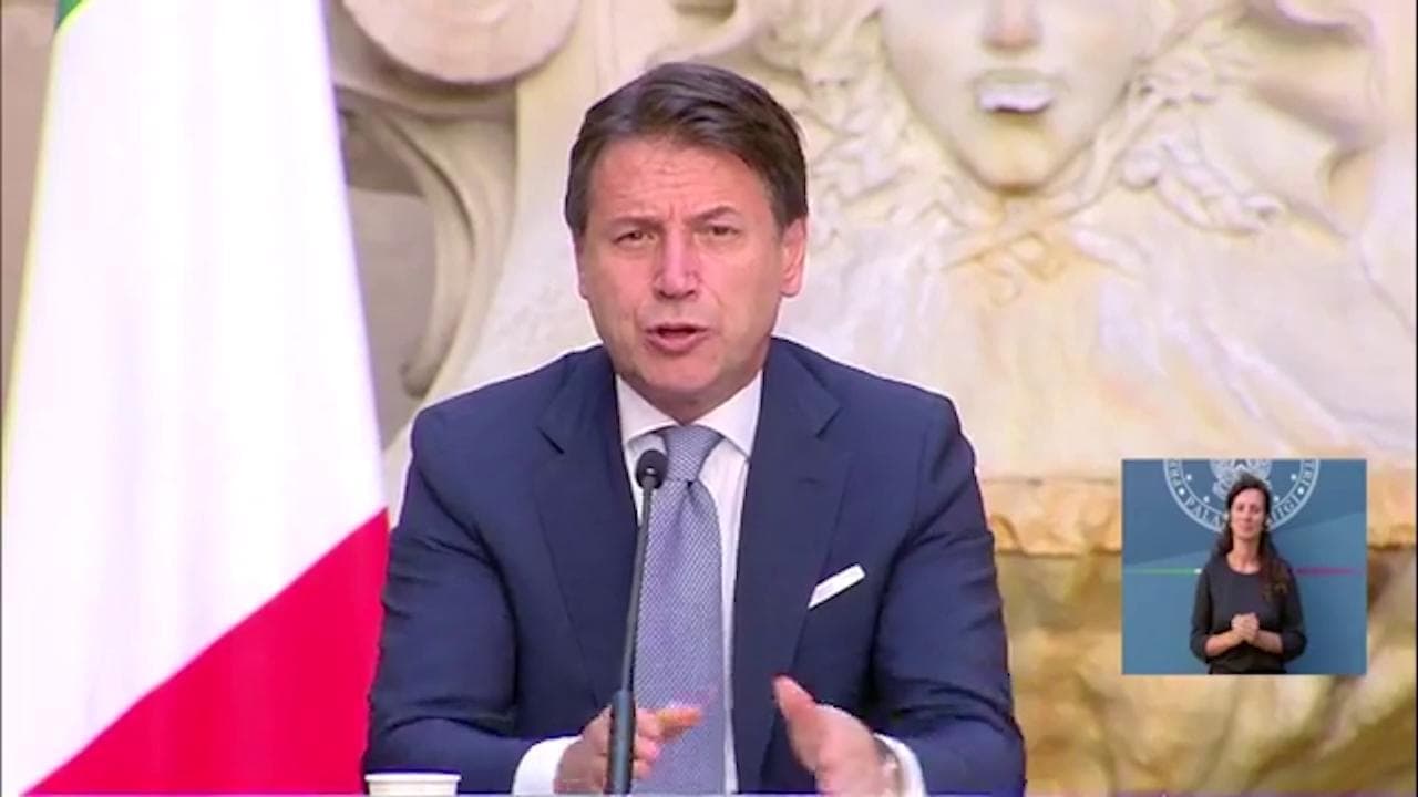Ripartenza scuola, Conte: "Il 14 settembre riapriamo in piena sicurezza. Insegnanti punto di riferimento"