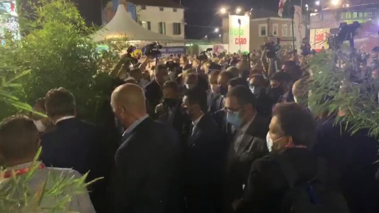Modena, Giuseppe Conte accolto dagli applausi alla Festa nazionale dell'Unità