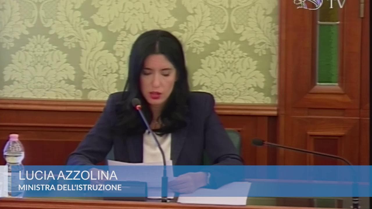 Scuola, Azzolina: "Sui banchi un dibattito surreale"