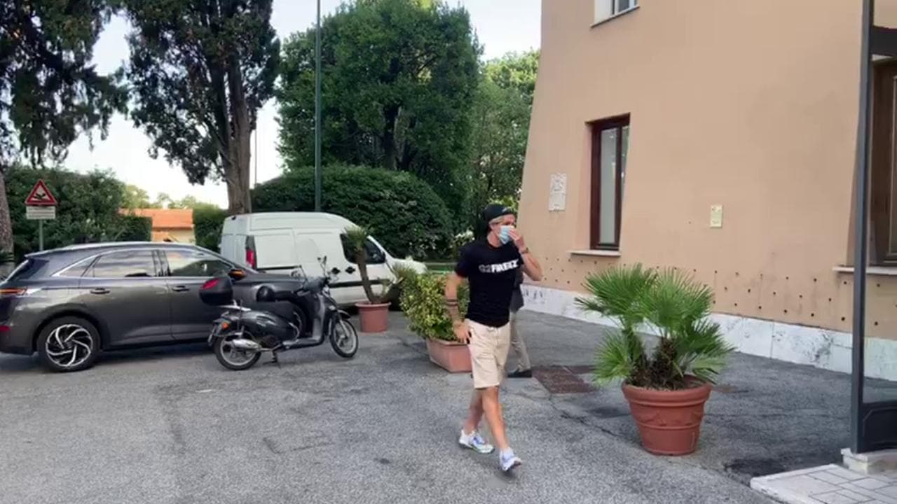 Calcio, l'arrivo di Zaniolo a Villa Stuart dopo l'infortunio al ginocchio