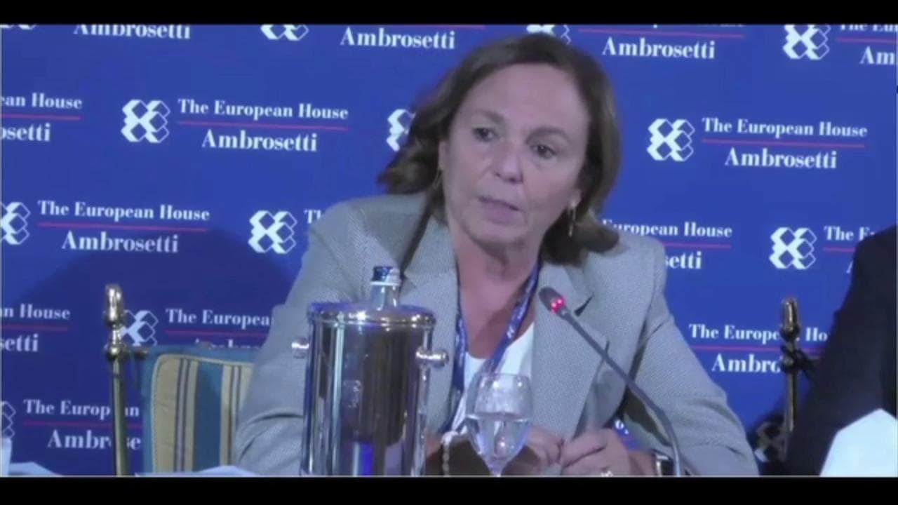 Migranti, Lamorgese: "La soluzione non è affondare barchini o alzare muri"