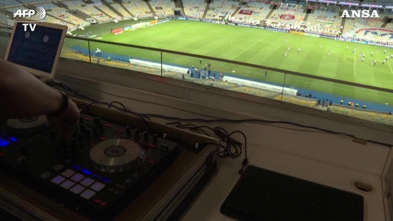 Brasile, al Maracana partita a porte chiuse per il coronavirus: un dj trasmette le voci dei tifosi