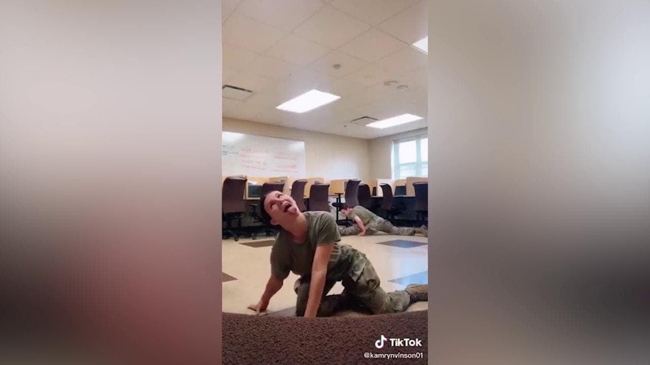 Balletti e mosse provocanti: polemica sui video dei militari Usa