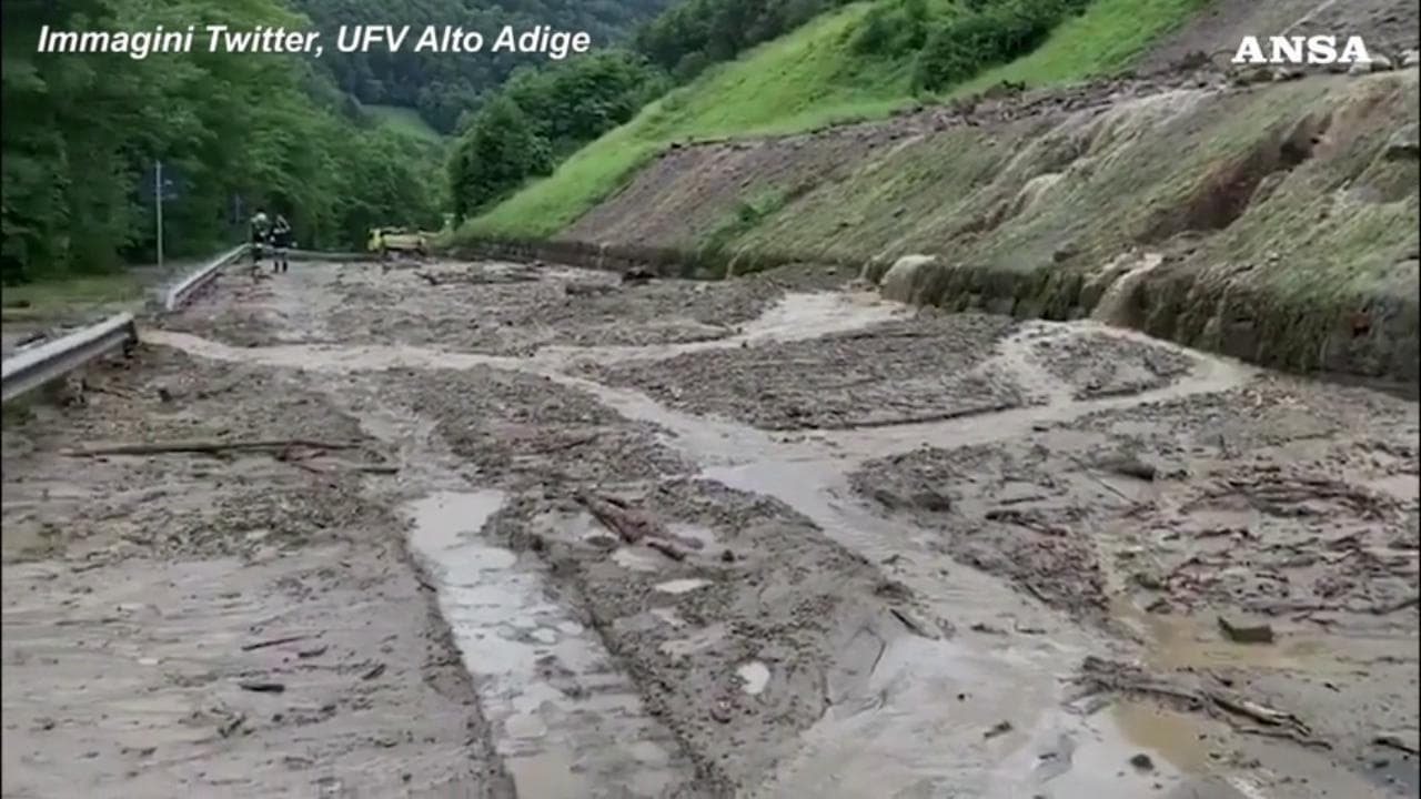 Maltempo, allagamenti e frane sulla Statale del Brennero