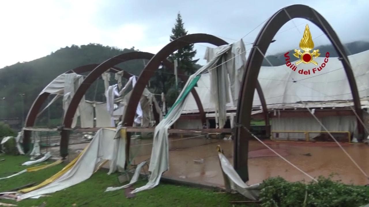 Maltempo Veneto, tromba d'aria ad Arzignano: tetti e capannoni scoperchiati