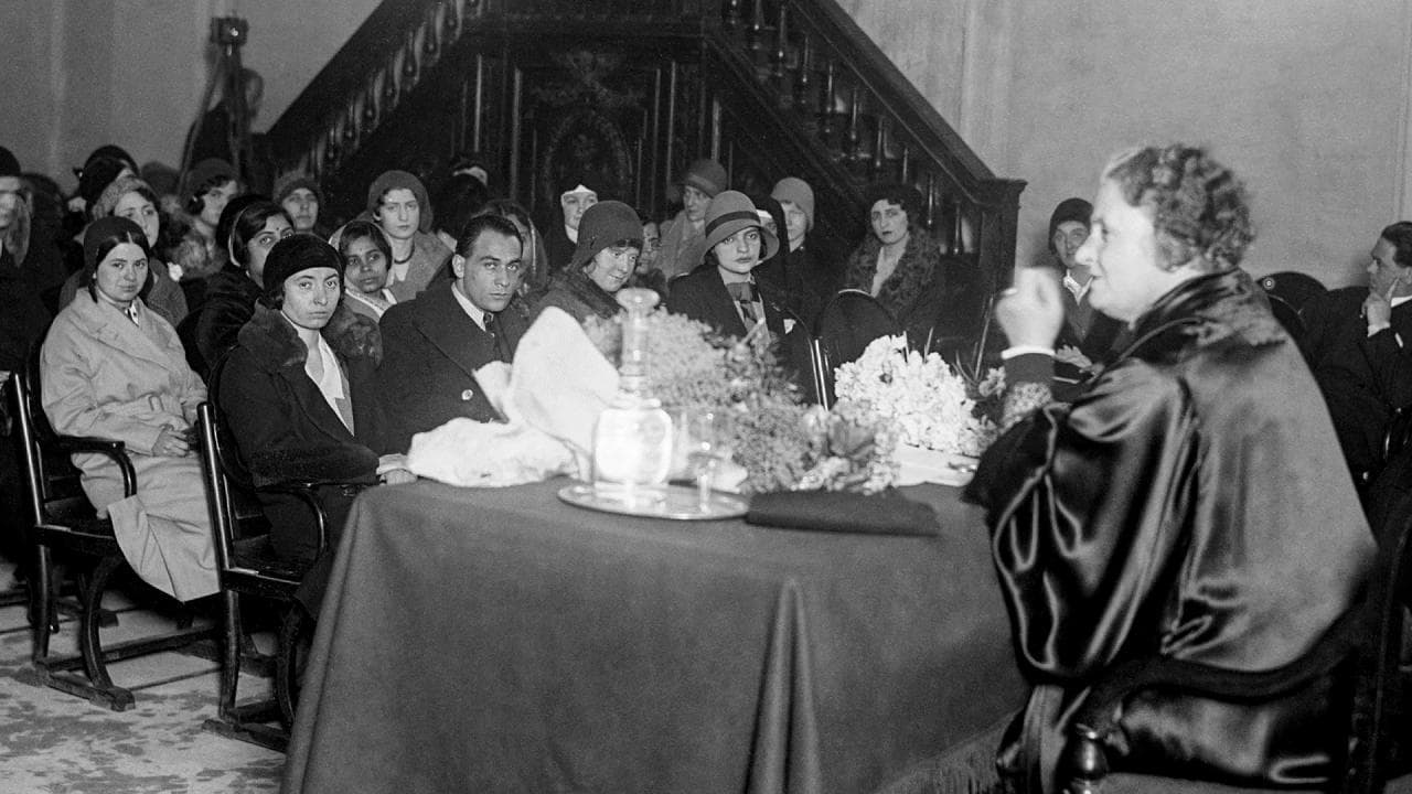 'W Maria Montessori', la donna che ha imparato dai bambini - clip 1