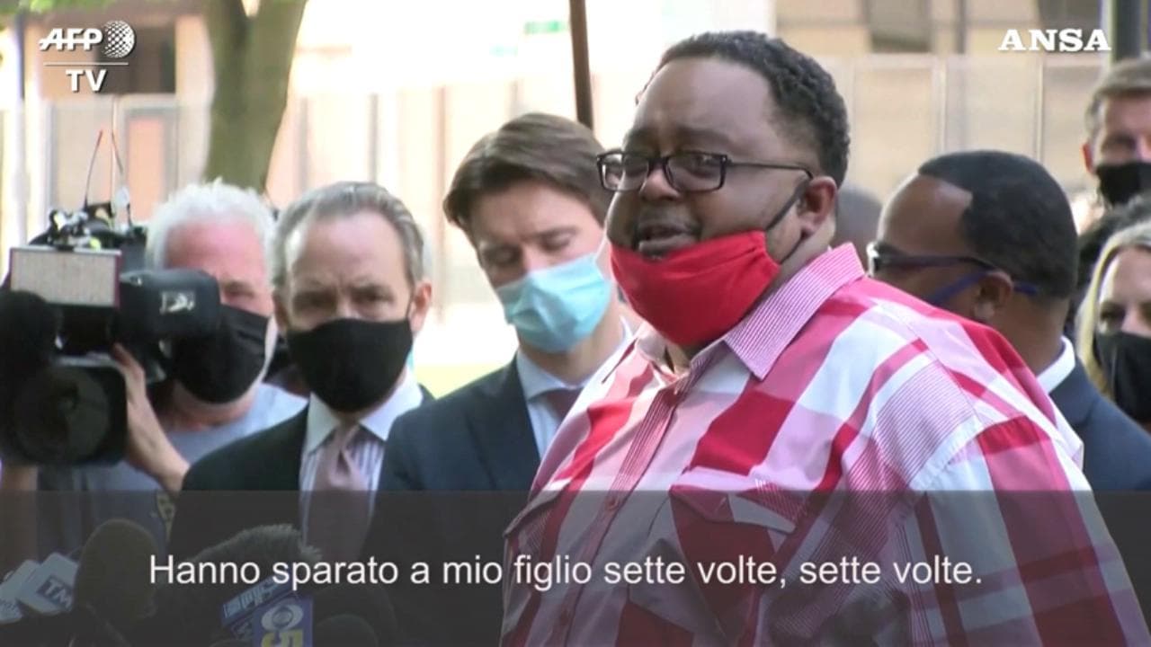 Jacob Blake, il padre: "Hanno sparato a mio figlio sette volte, come se non avesse importanza"