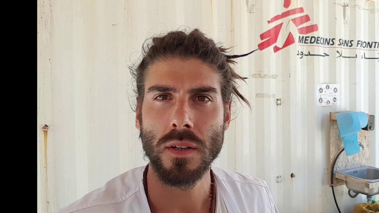 Contestatori al campo profughi di Moria, Medici Senza Frontiere: "Lanciate pietre contro i bambini ricoverati"