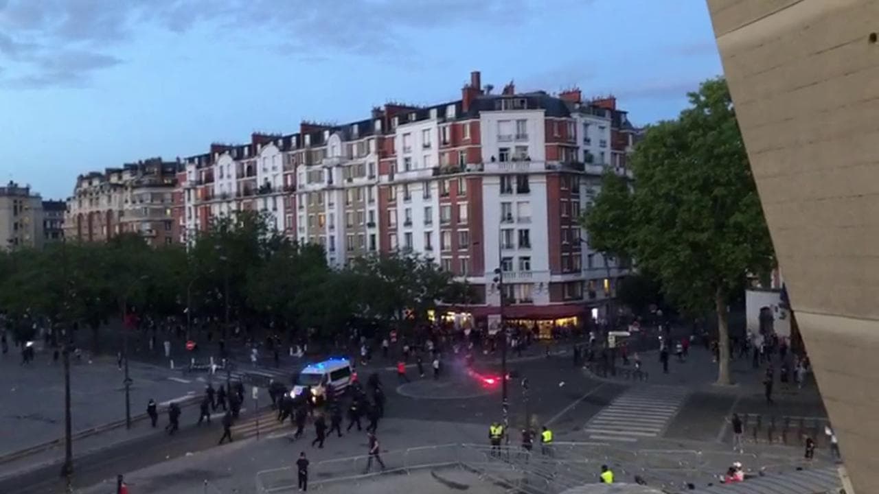 Champions League, Paris Saint Germain in finale: tifosi senza biglietto, tensione fuori dallo stadio