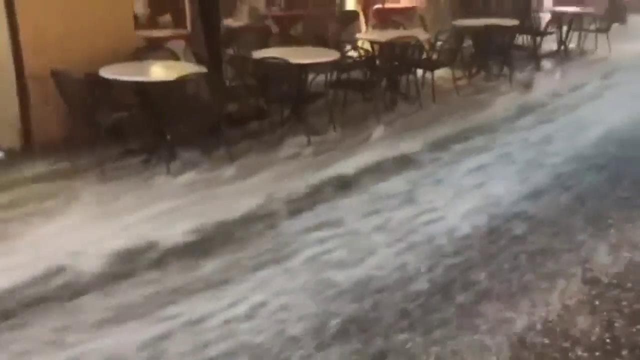 Alto Adige, pioggia e grandine a Merano: le strade sono fiumi in piena