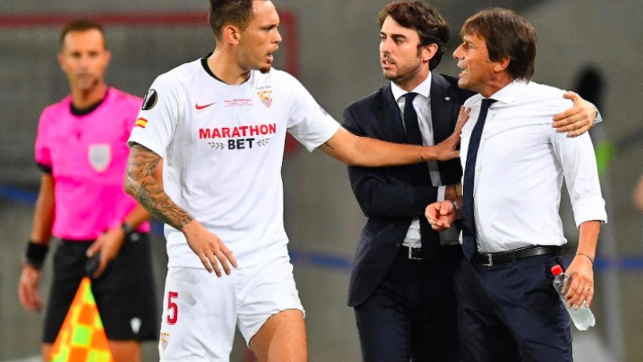 Siviglia-Inter, sfottò di Banega a Conte per i capelli. Lui si infuria